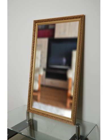 Zrkadlo v bohatom ornamentálnom ráme... Zrkadlo v bohatom ornamentálnom ráme...