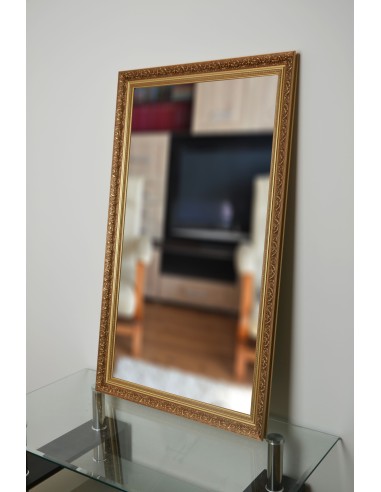 Zrkadlo v bohatom ornamentálnom ráme... Zrkadlo v bohatom ornamentálnom ráme...