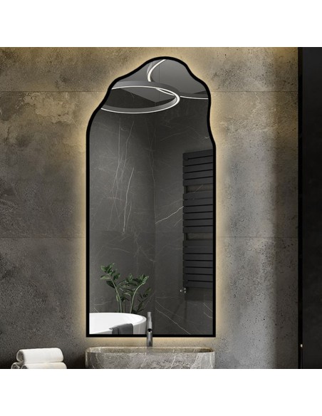 Polovičné oválne zrkadlo organického tvaru v ráme s osvetlením - AURO V LED RÁME 1