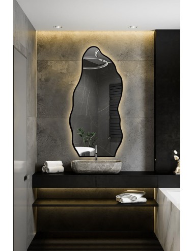 Organicky tvarované zrkadlo v ráme s... Organicky tvarované zrkadlo v ráme s...