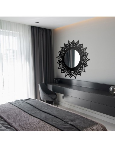 Dekoratívne zrkadlo v ažúrovom ráme...