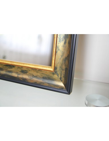 Zrkadlo v zeleno-zlatom drevenom ráme... Zrkadlo v zeleno-zlatom drevenom ráme...