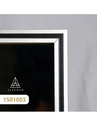 Zrkadlo v jemnom dekoratívnom...