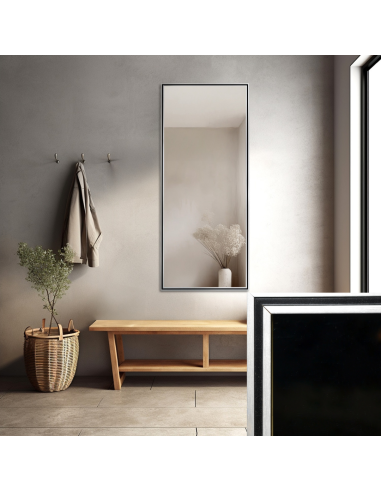 Zrkadlo v jemnom dekoratívnom...