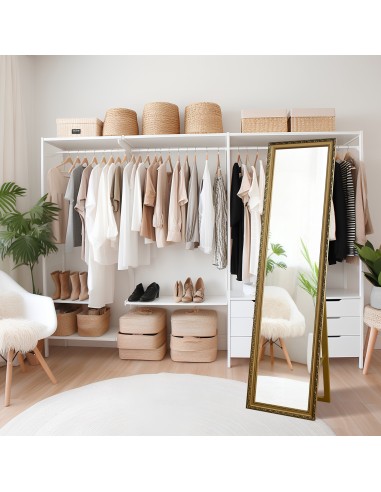 Stojace zrkadlo v ozdobnom drevenom...