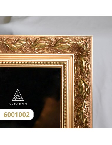 Zrkadlo v bohatom ornamentálnom ráme... Zrkadlo v bohatom ornamentálnom ráme...