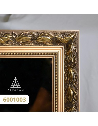 Zrkadlo v bohatom ornamentálnom ráme... Zrkadlo v bohatom ornamentálnom ráme...