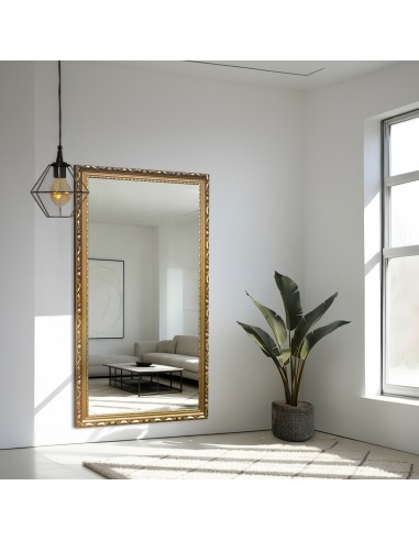 Zrkadlo v zlatom ozdobnom drevenom...