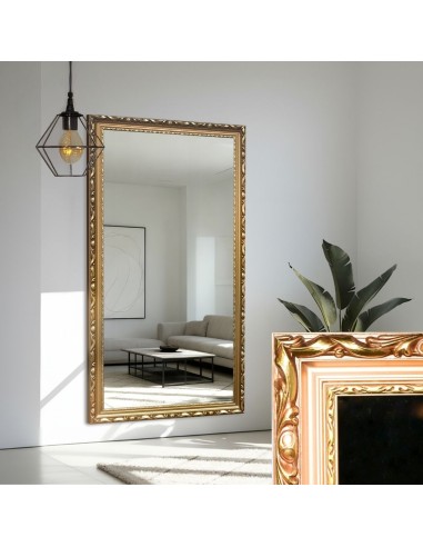 Zrkadlo v zlatom ozdobnom drevenom...