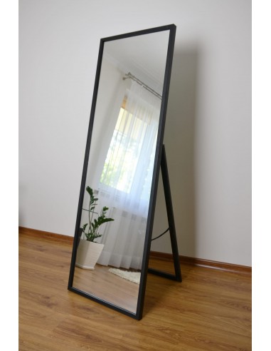 Stojace zrkadlo do šatne v tenkom...