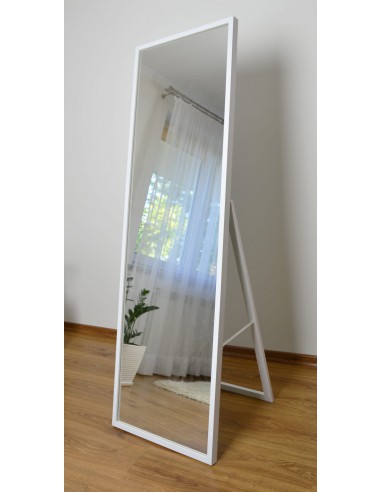 Stojace zrkadlo do šatne v tenkom...