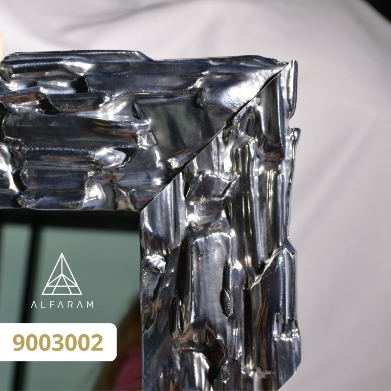 Elegantné nástenné zrkadlo v striebornom ráme s grafitovou zrkadlovou plochou – CLAUDE GRAPHITE