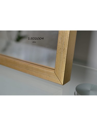 Zrkadlo v jednoduchom elegantnom ráme... Zrkadlo v jednoduchom elegantnom ráme...