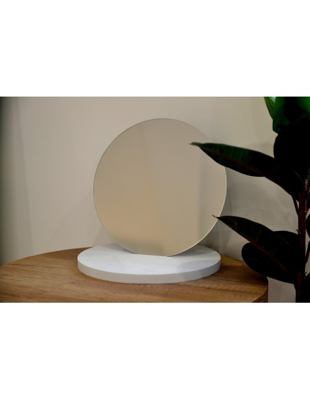 Dekoratívne okrúhle kozmetické zrkadlo na stojane - BLUM III