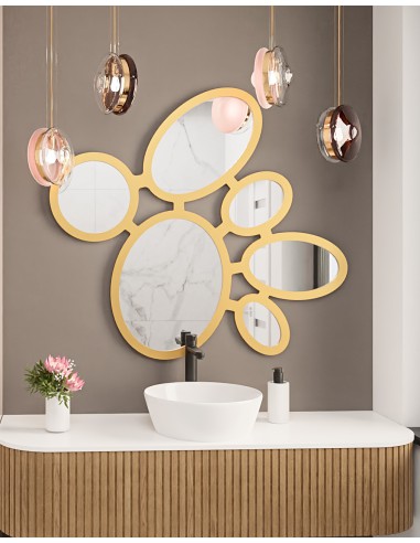 Dekoratívne zrkadlo nad konzolou v... Dekoratívne zrkadlo nad konzolou v...