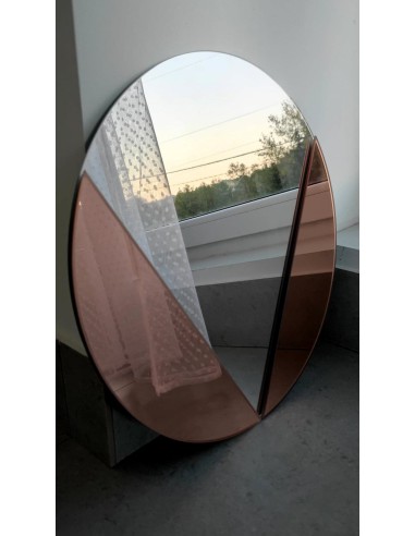 Okrúhle dekoratívne zrkadlo s medenou...