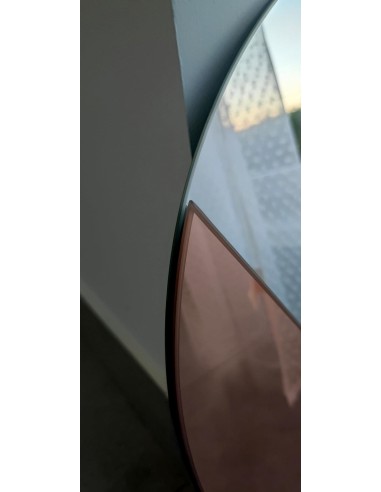 Okrúhle dekoratívne zrkadlo s medenou...