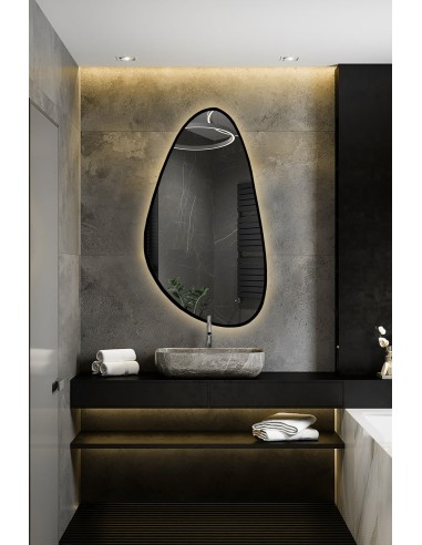 Zrkadlo s nepravidelným tvarom v ráme...