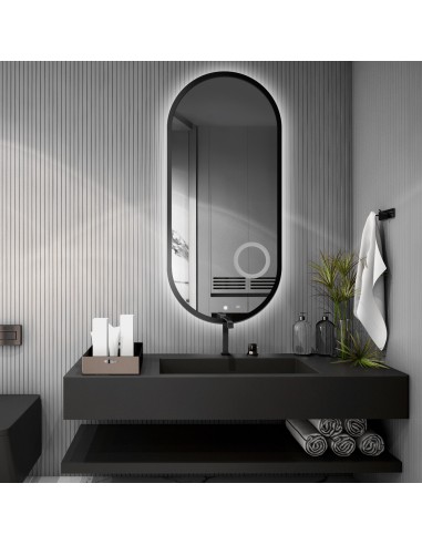 Oválne zrkadlo v ráme so zoom...