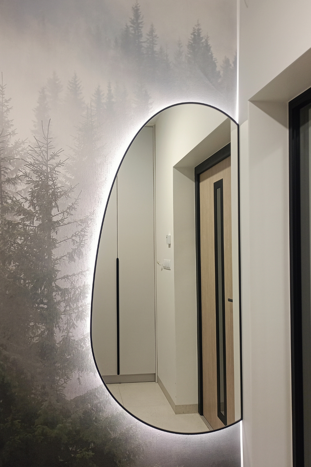 NEPRAVIDELNÉ LED ZRKADLO V RÁME TYPU TURMALÍN